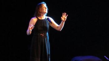 Lisa Bielawa singing Berio